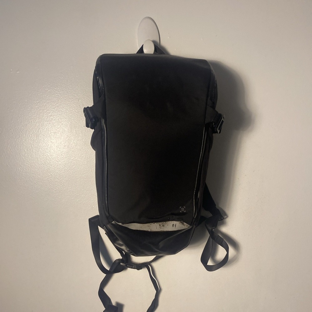 Lululemon More Miles Backpack One Size 25.5L Black 17" laptop Hard Back